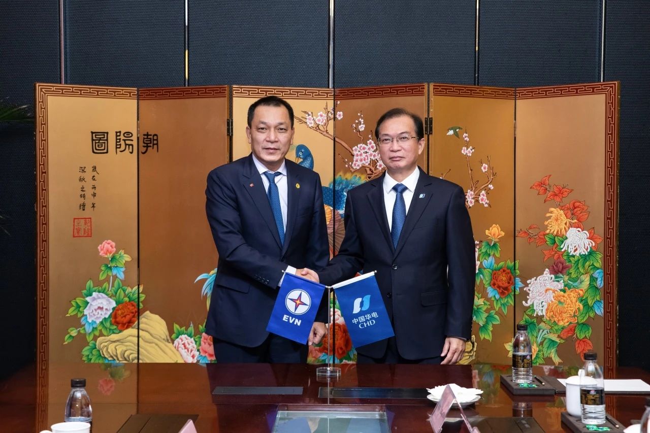 華電集團(tuán)黨組書(shū)記、董事長(zhǎng)江毅與越南電力集團(tuán)董事長(zhǎng)鄧黃安舉行會(huì)談