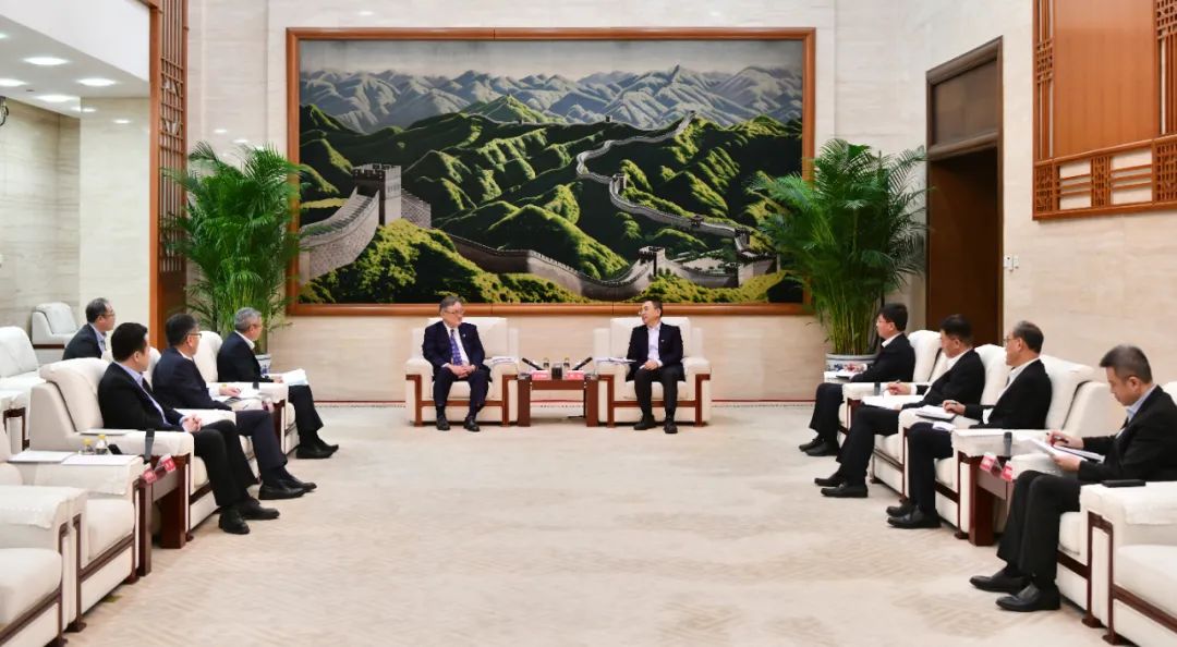 大唐集團(tuán)黨組書記、董事長鄒磊與日立制作所取締役會(huì)長東原敏昭會(huì)談