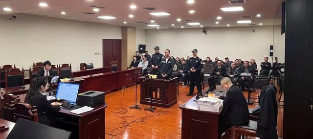 貴州電網(wǎng)一管理人員被控貪污、受賄案一審開庭