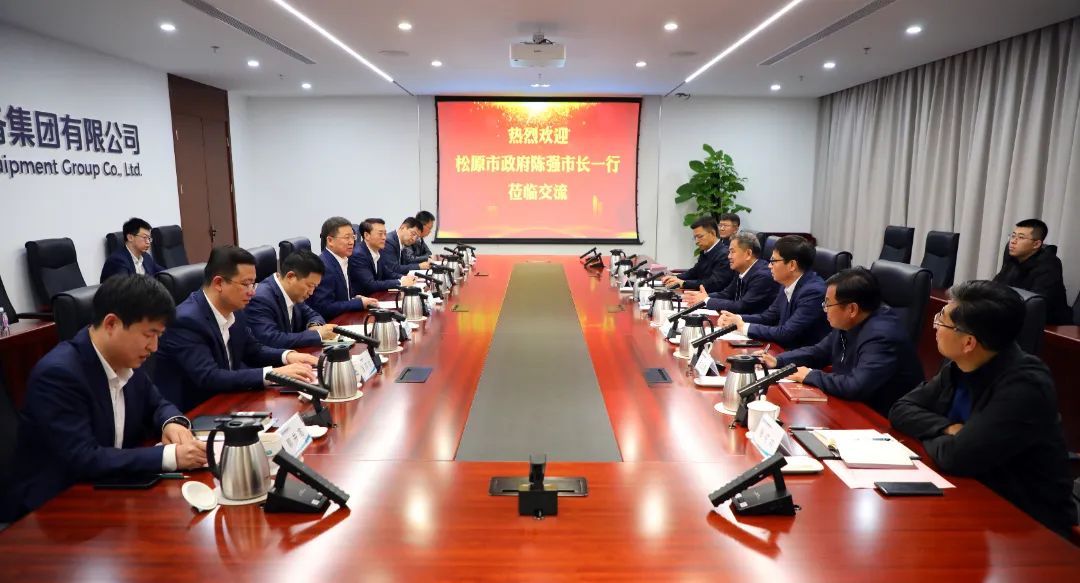 中國(guó)電氣裝備黨委書(shū)記、董事長(zhǎng)李洪鳳會(huì)見(jiàn)松原市委副書(shū)記、市長(zhǎng)陳強(qiáng)
