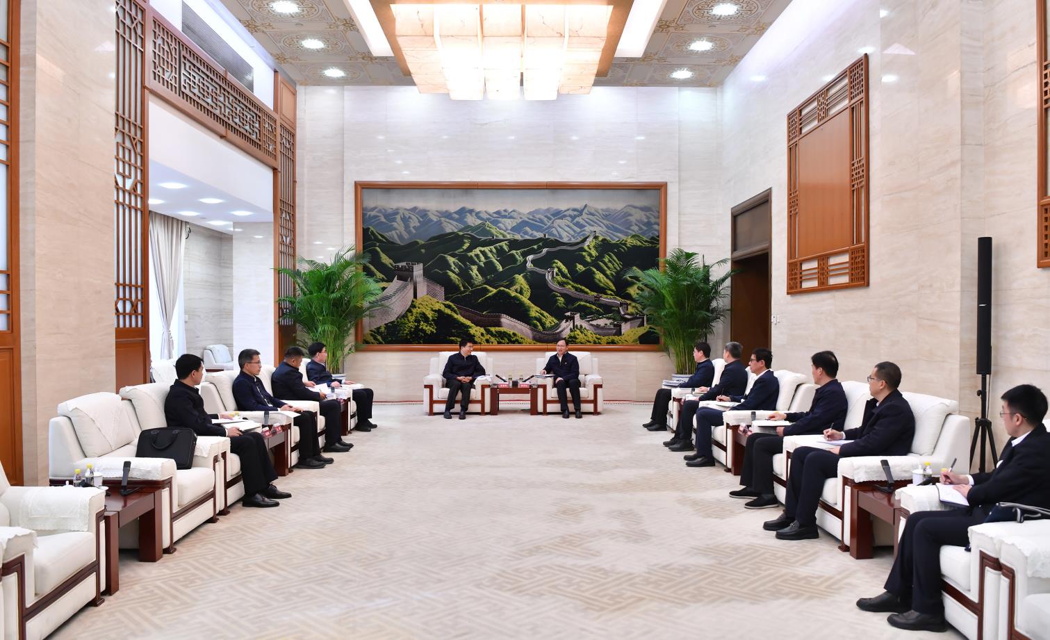 大唐集團總經(jīng)理、黨組副書記張傳江與寧夏回族自治區(qū)副主席買彥州會談