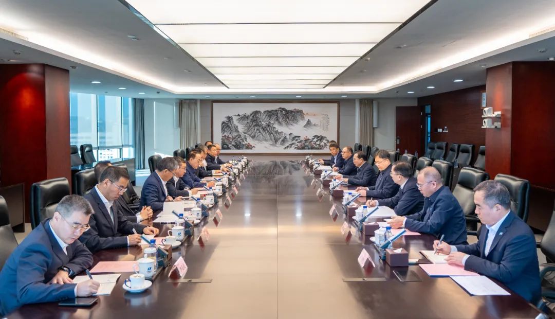 華電集團(tuán)黨組書記、董事長江毅會見中國中車黨委書記、董事長孫永才