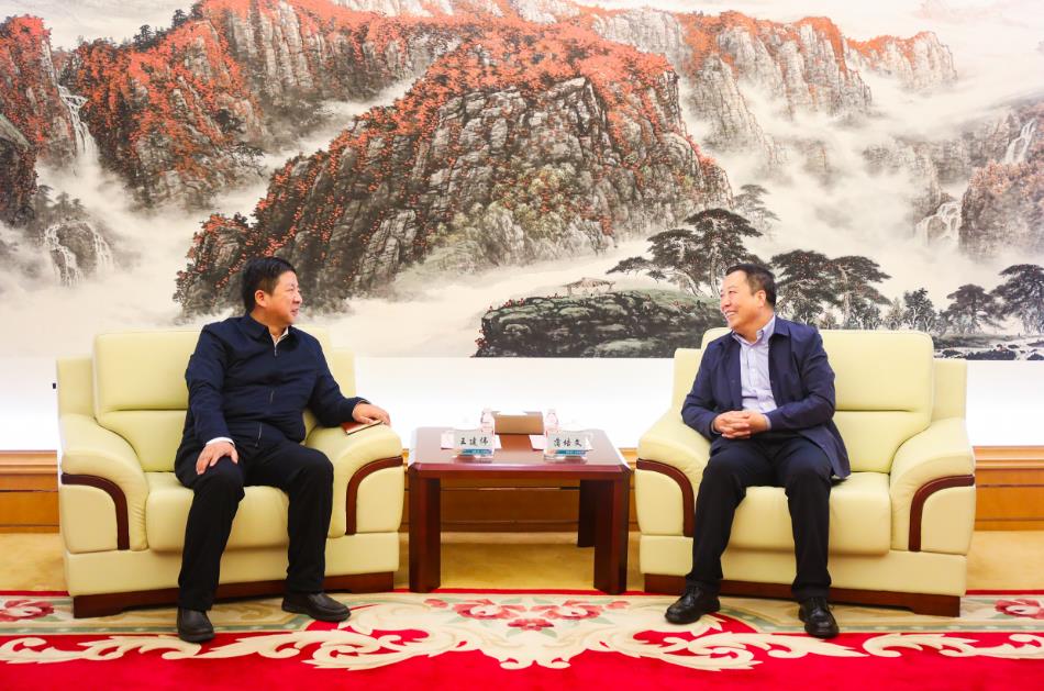 大唐甘肅公司黨委書(shū)記、董事長(zhǎng)王建偉與甘肅電投集團(tuán)黨委書(shū)記、董事長(zhǎng)蒲培文會(huì)談