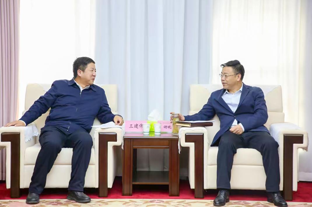 大唐甘肅公司黨委書記、董事長王建偉與甘肅能化集團(tuán)黨委書記、董事長謝曉鋒會談