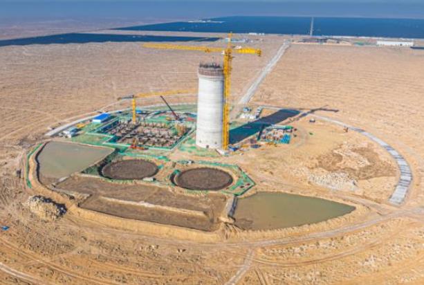 戈壁灘上長出“向日葵” 這里的光熱發(fā)電有點(diǎn)炫