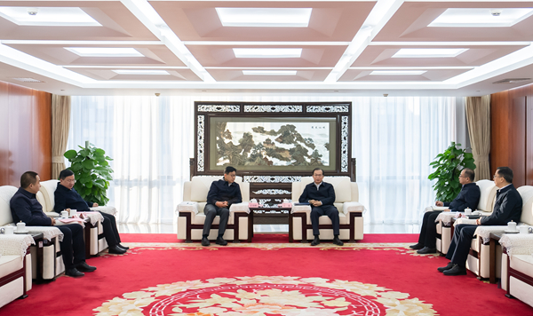 華電集團(tuán)黨組書(shū)記、董事長(zhǎng)江毅會(huì)見(jiàn)青海省委常委、省政府黨組副書(shū)記張錦剛