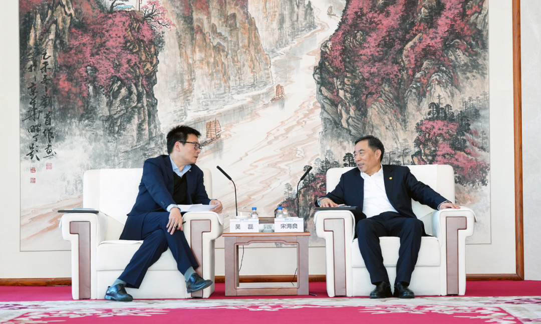 中國(guó)能建黨委書(shū)記、董事長(zhǎng)宋海良與上海電氣黨委書(shū)記、董事長(zhǎng)吳磊會(huì)談