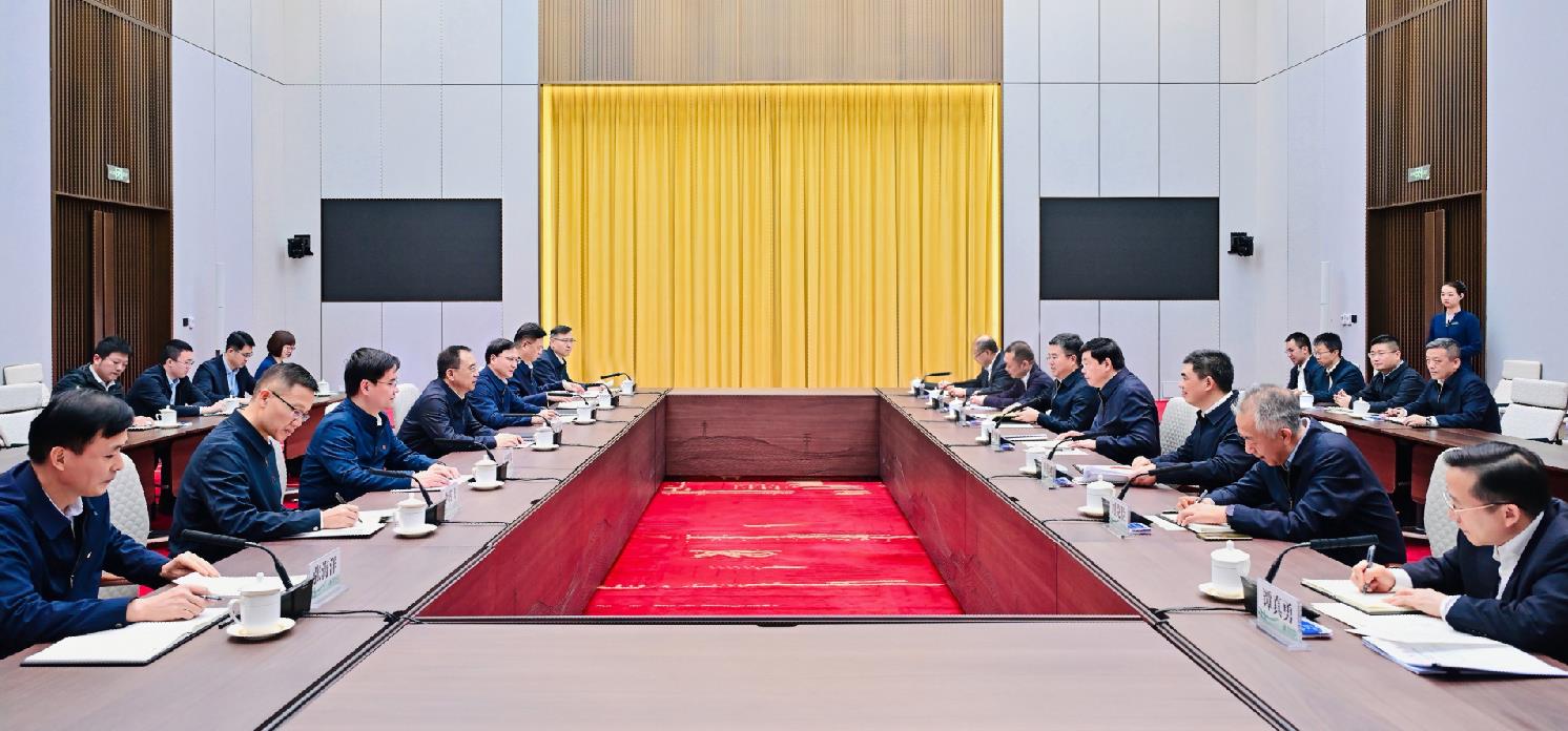 中國(guó)大唐集團(tuán)董事長(zhǎng)鄒磊、總經(jīng)理張傳江與國(guó)家電網(wǎng)董事長(zhǎng)張智剛、總經(jīng)理龐驍剛會(huì)談