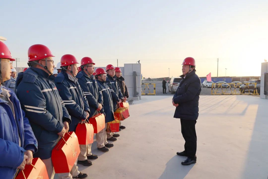 大唐國(guó)際李凱到在蒙企業(yè)慰問(wèn)并召開(kāi)“讓改革穿透基層”座談會(huì)