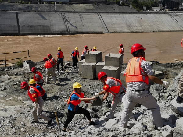 水電五局黨建“銀梭”織暖錦，江畔“擔(dān)當(dāng)”繪新程