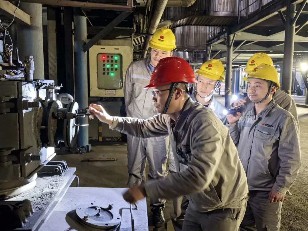 機(jī)組運(yùn)行“掌舵者” ——記國家能源集團(tuán)金牌班組長楊昌仁