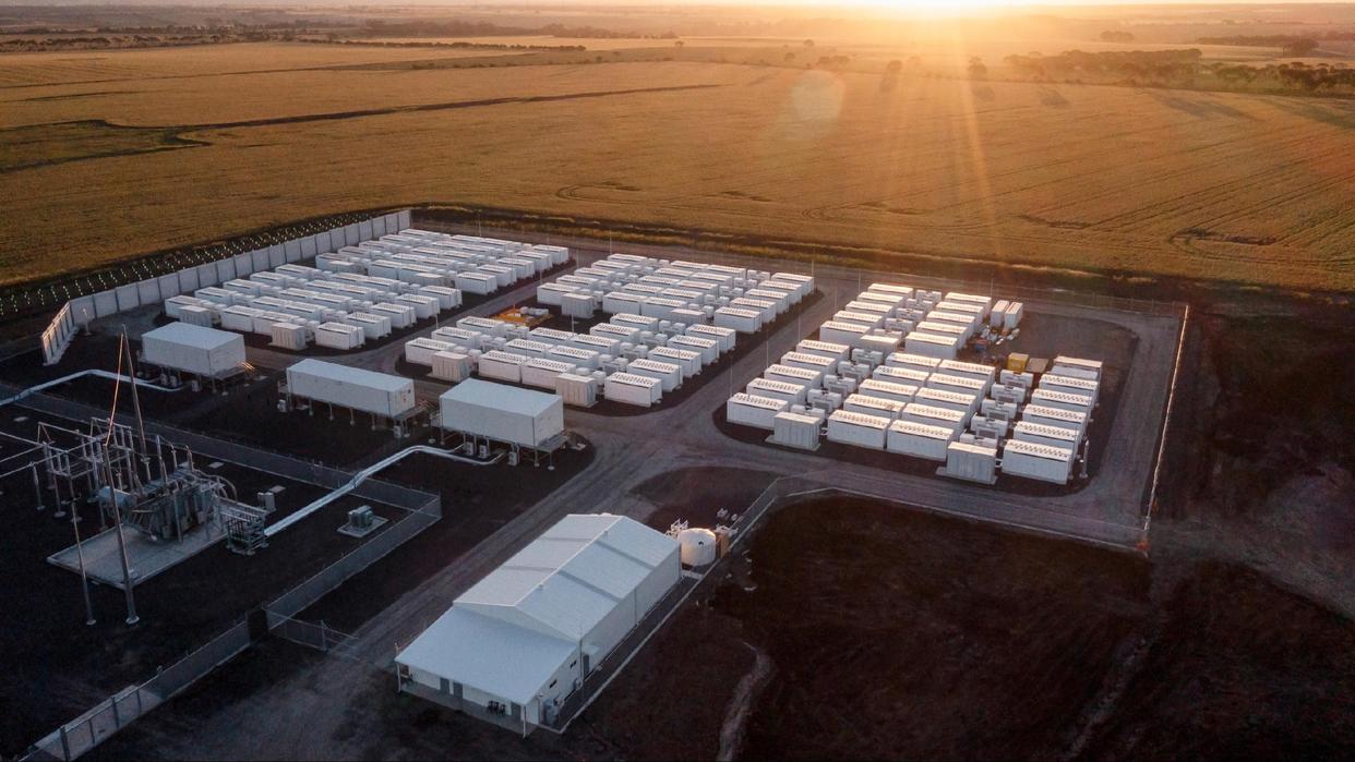 上海儲(chǔ)能超級(jí)工廠投產(chǎn)，馬斯克預(yù)測(cè)特斯拉能源業(yè)務(wù)將增長(zhǎng)至少50%