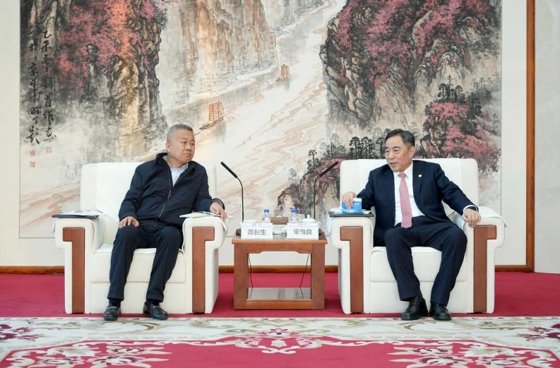 中國能建黨委書記、董事長宋海良與山東發(fā)展集團黨委書記、董事長高長生會談