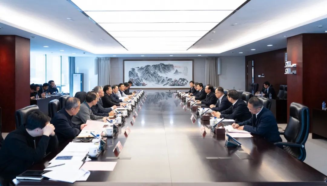 華電集團董事長、黨組書記江毅與北京市政府黨組成員、副市長文獻舉行會談