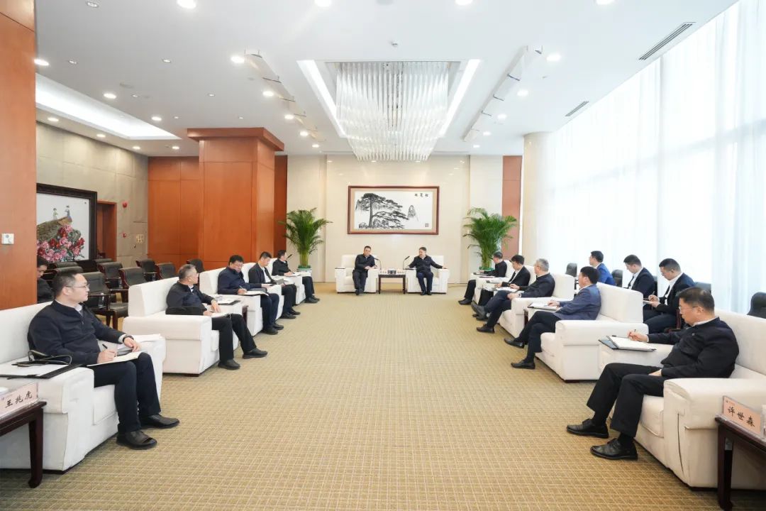 華能集團(tuán)董事長(zhǎng)溫樞剛、總經(jīng)理張文峰會(huì)見(jiàn)哈電集團(tuán)董事長(zhǎng)曹志安、總經(jīng)理黃偉