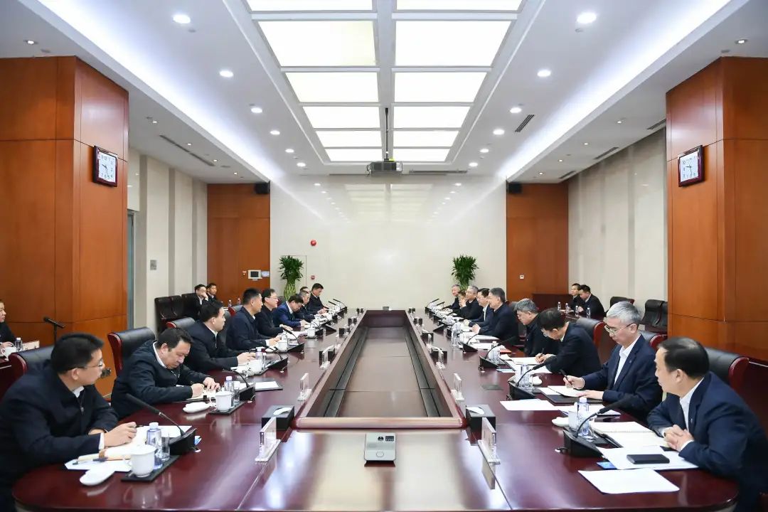華能集團董事長、黨組書記溫樞剛會見中國安能董事長陳奕輝、總經(jīng)理周慶豐