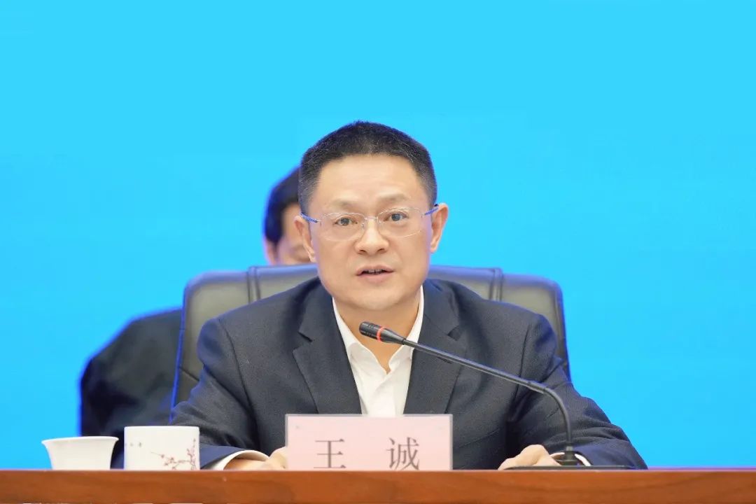 這一新成立能源集團，董事長、總經(jīng)理亮相