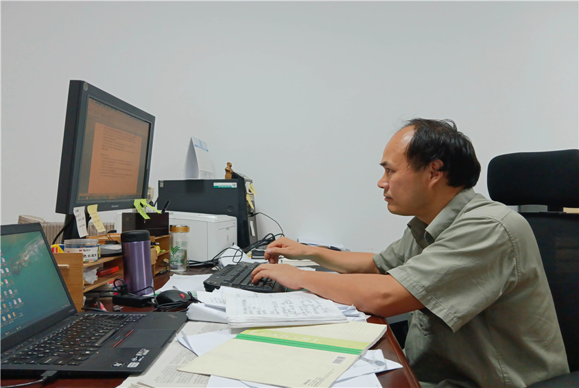 【老兵退伍  初心不改】周志勇： 執(zhí)筆如槍，他為萬家燈火寫春秋