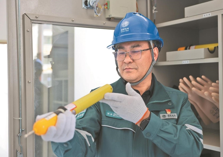 鄉(xiāng)親們的燈亮了，我的心就踏實了——記全國勞動模范楊波