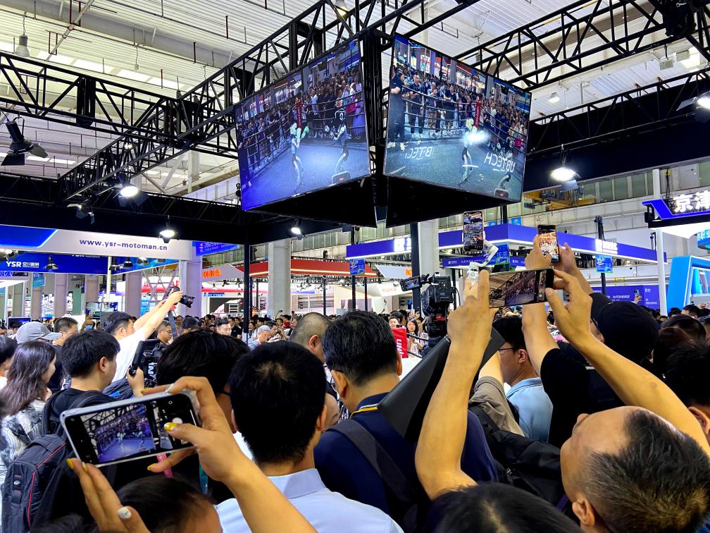 在北京，見證一場機(jī)器人的“狂歡”