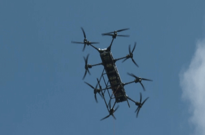 8軸16旋翼重載無(wú)人機(jī)在十堰上崗，助力電網(wǎng)建設(shè)