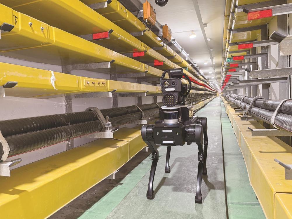 冀北地區(qū)電纜隧道內(nèi)首次應(yīng)用四足式機(jī)器人開(kāi)展智能化、無(wú)人化巡檢